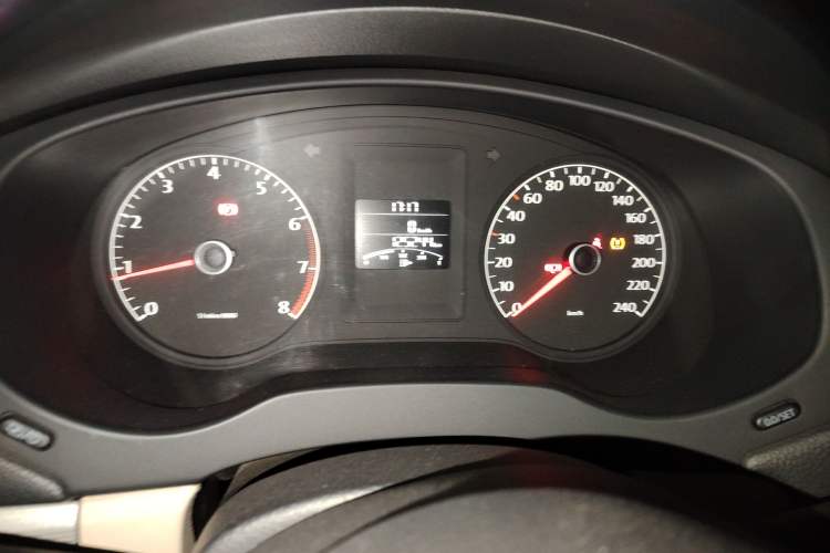 Used Volkswagen Sagitar 2014 1.6L Manual Comfort Model Instrument Cluster