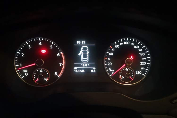 Used Volkswagen Sagitar 2014 1.4TSI Manual Luxury Model Instrument Cluster