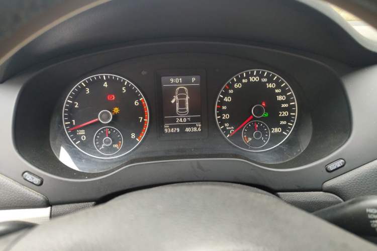 Used Volkswagen Sagitar 2014 1.4TSI Automatic Luxury Model Instrument Cluster