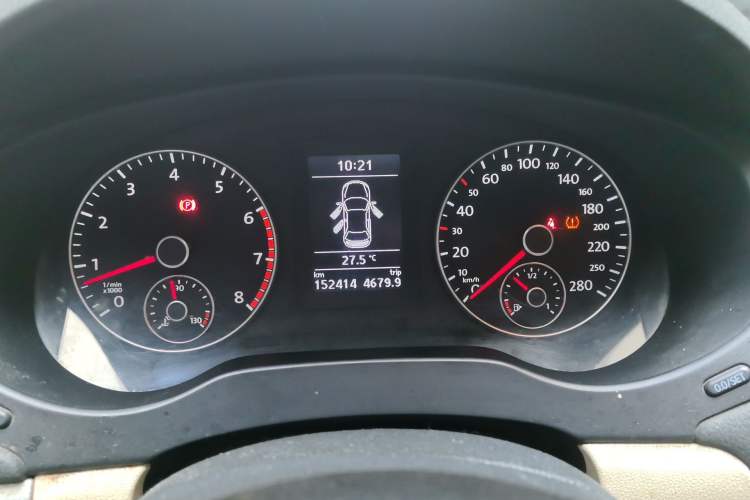 Used Volkswagen Sagitar 2014 1.4TSI Manual Luxury Model Instrument Cluster