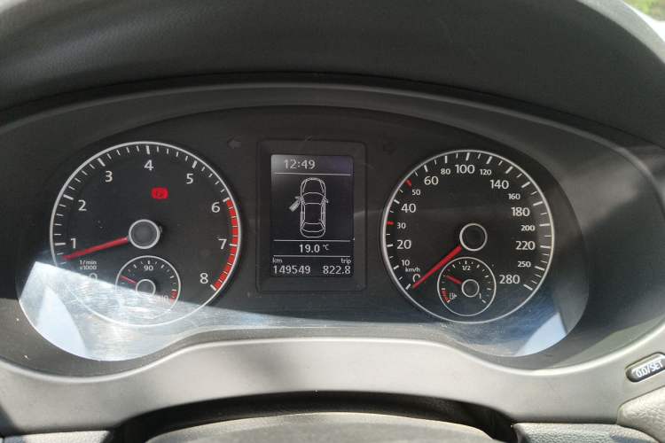Used Volkswagen Sagitar 2014 1.4TSI Manual Luxury Model Instrument Cluster