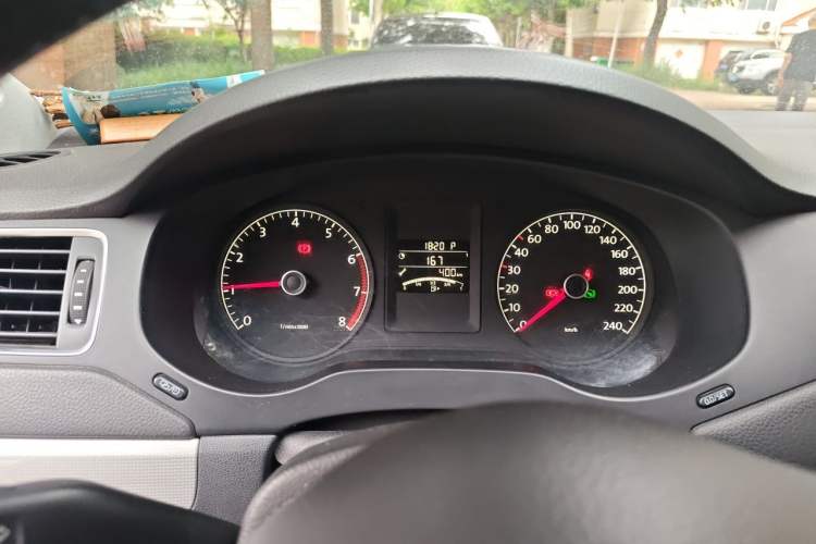 Used Volkswagen Sagitar 2014 Revised Version 1.6L Automatic Comfort Edition Instrument Cluster