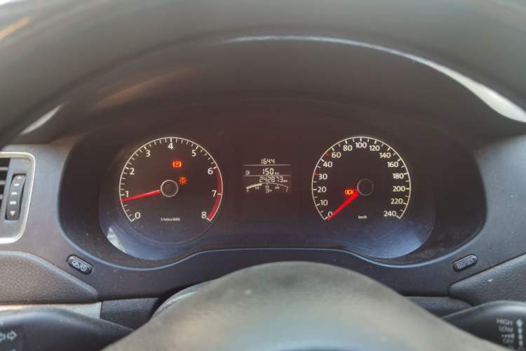 Used Volkswagen Sagitar 2014 Revised Version 1.6L Manual Comfort Edition Instrument Cluster
