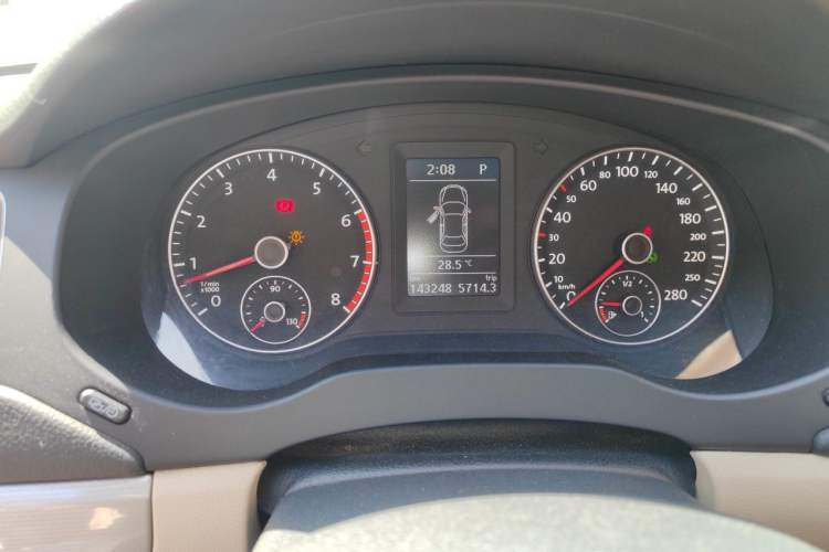 Used Volkswagen Sagitar 2014 1.4TSI Automatic Luxury Model Instrument Cluster