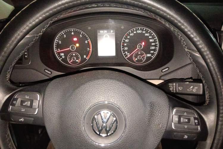 Used Volkswagen Sagitar 2014 1.4TSI Automatic Luxury Model Instrument Cluster