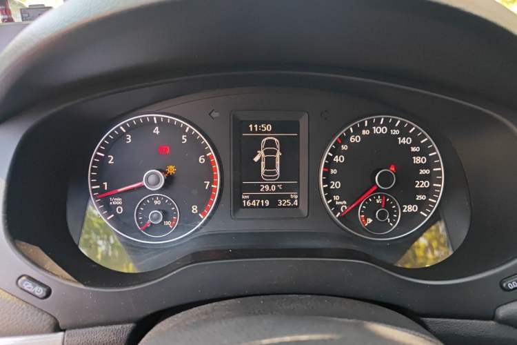 Used Volkswagen Sagitar 2014 1.4TSI Manual Luxury Model Instrument Cluster