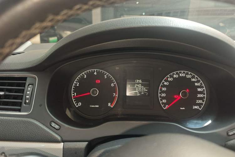 Used Volkswagen Sagitar 2014 Revised Version 1.6L Manual Comfort Edition Instrument Cluster