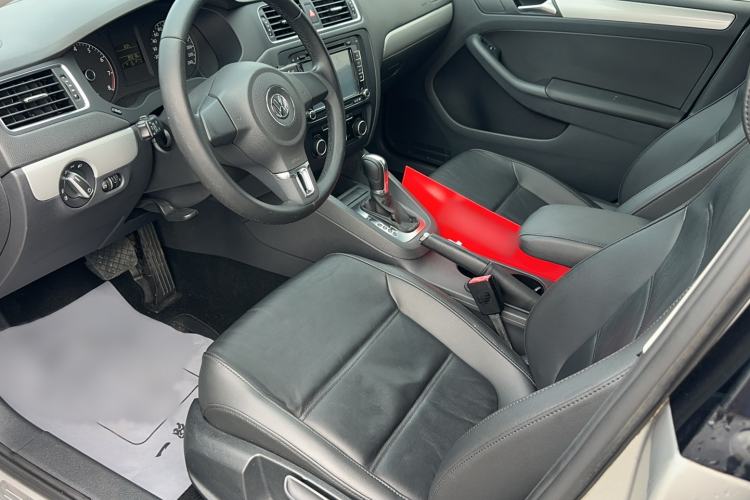 Used Volkswagen Sagitar 2014 Revised Version 1.6L Automatic Comfort Edition Interior 1