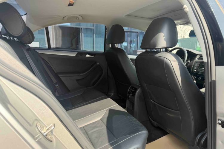 Used Volkswagen Sagitar 2014 Revised Version 1.6L Automatic Comfort Edition Interior 11
