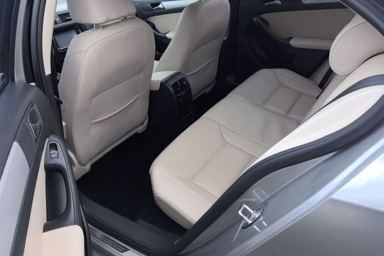 Used Volkswagen Sagitar 2014 1.6L Manual Comfort Model Interior 2