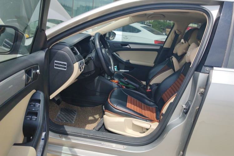 Used Volkswagen Sagitar 2014 Revised Version 1.4TSI Automatic Luxury Edition Interior 3