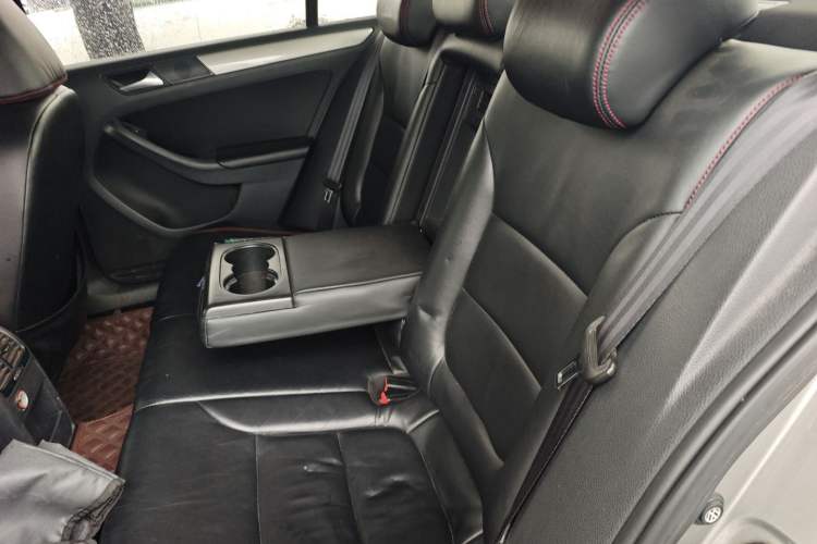 Used Volkswagen Sagitar 2014 Revised Version 1.6L Automatic Comfort Edition Interior 4