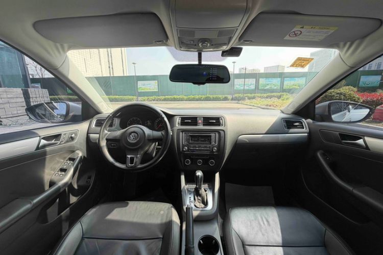 Used Volkswagen Sagitar 2014 Revised Version 1.6L Automatic Comfort Edition Interior 6
