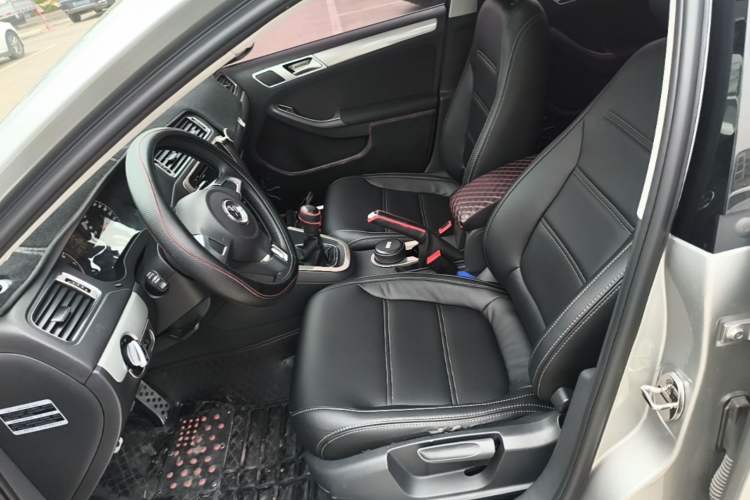 Used Volkswagen Sagitar 2014 Revised Version 1.6L Manual Comfort Edition Left Front Seat
