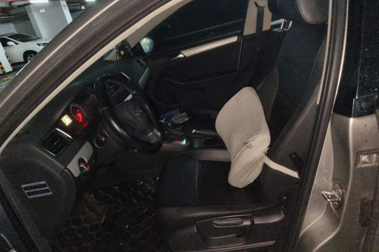 Used Volkswagen Sagitar 2014 Revised Version 1.6L Automatic Comfort Edition Left Front Seat