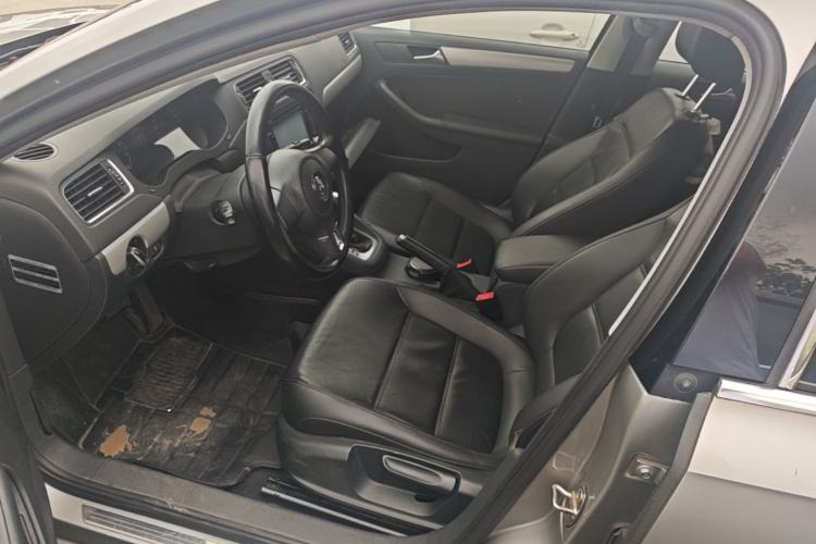 Used Volkswagen Sagitar 2014 Revised Version 1.6L Automatic Comfort Edition Left Front Seat