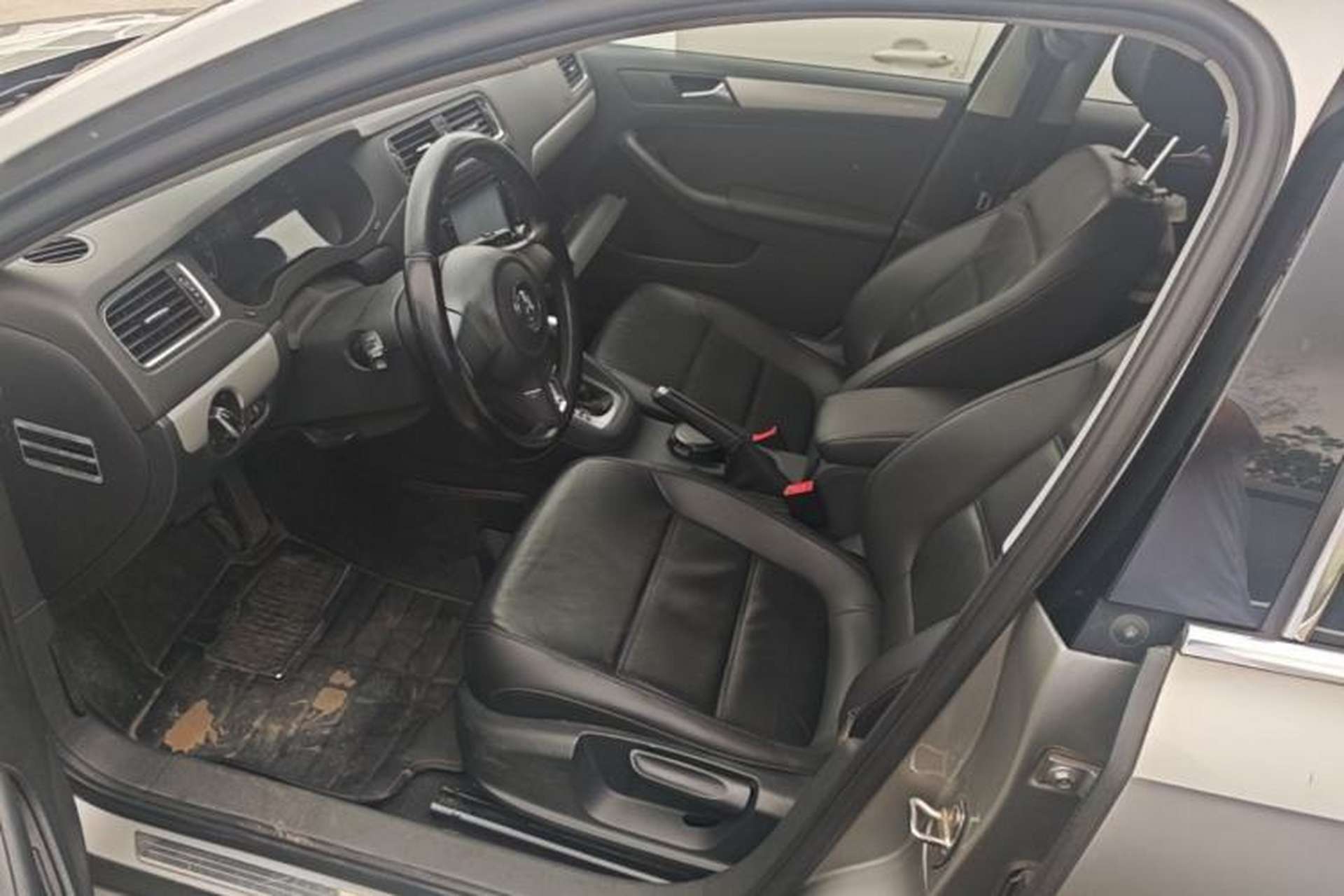 Used Volkswagen Sagitar 2014 Revised Version 1.6L Automatic Comfort Edition Left Front Seat