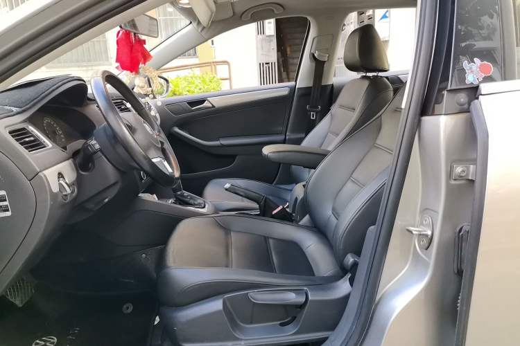 Used Volkswagen Sagitar 2014 1.6L Automatic Comfort Model Left Front Seat