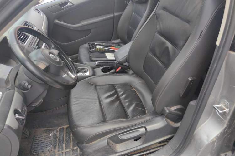 Used Volkswagen Sagitar 2014 Revised Version 1.6L Automatic Comfort Edition Left Front Seat