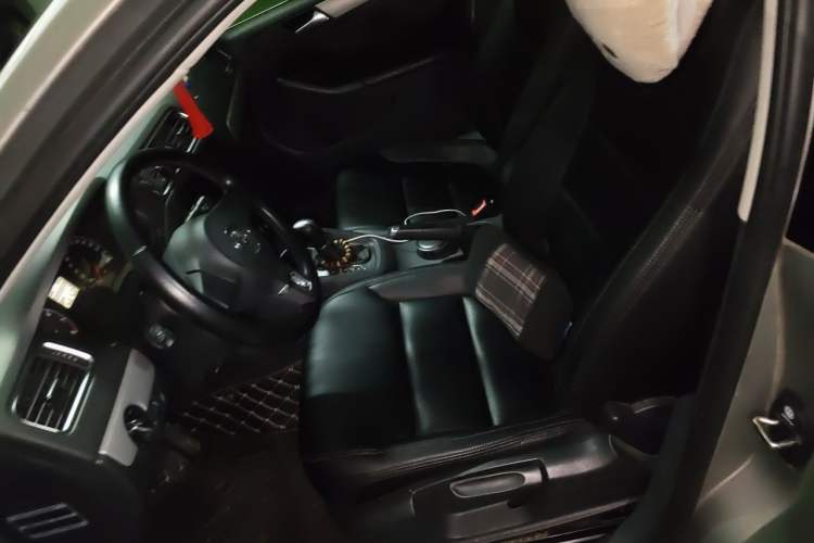 Used Volkswagen Sagitar 2014 1.6L Automatic Comfort Model Left Front Seat