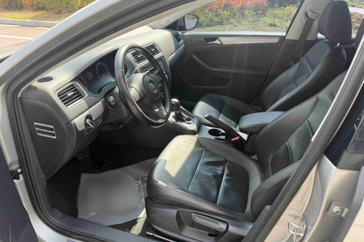 Used Volkswagen Sagitar 2014 Revised Version 1.6L Automatic Comfort Edition Left Front Seat