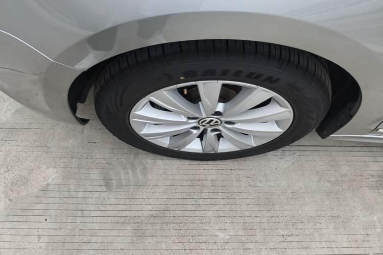 Used Volkswagen Sagitar 2014 Revised Version 1.6L Manual Comfort Edition Left Front Wheel Hub