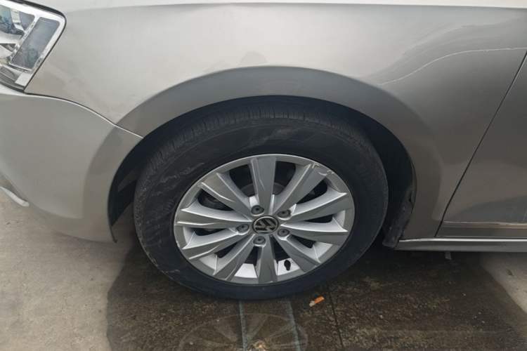 Used Volkswagen Sagitar 2014 Revised Version 1.6L Automatic Comfort Edition Left Front Wheel Hub