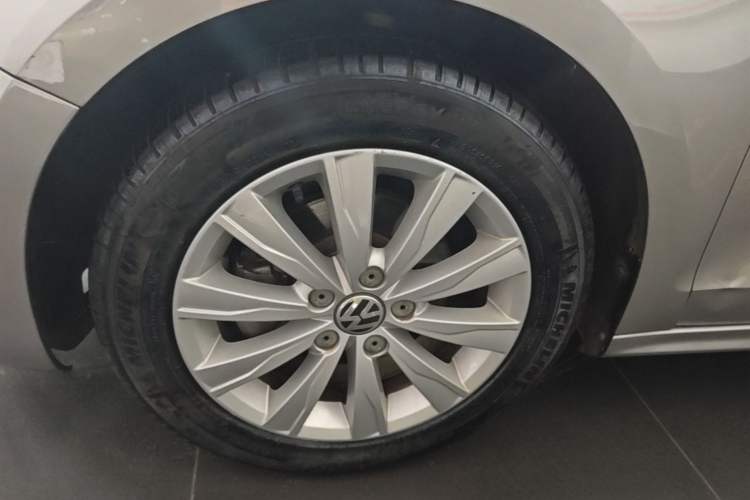Used Volkswagen Sagitar 2014 Revised Version 1.6L Automatic Comfort Edition Left Front Wheel Hub