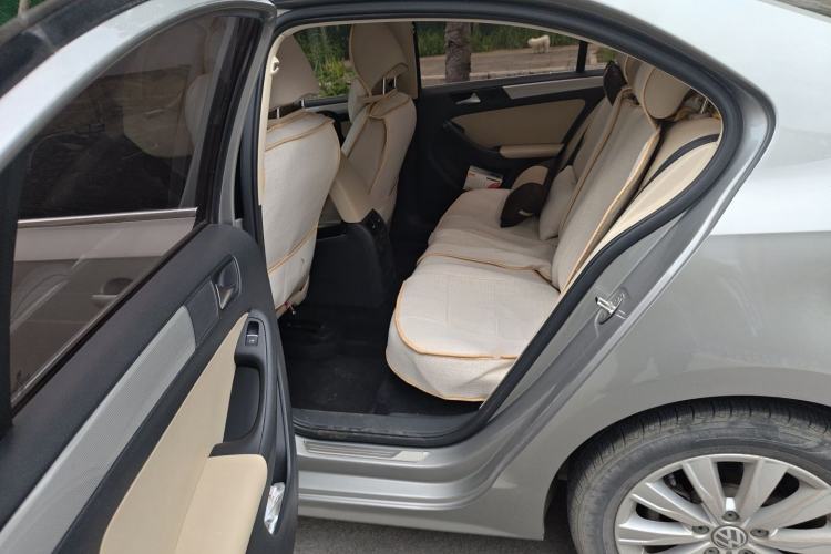 Used Volkswagen Sagitar 2014 Revised Version 1.6L Automatic Comfort Edition Left Rear Seat