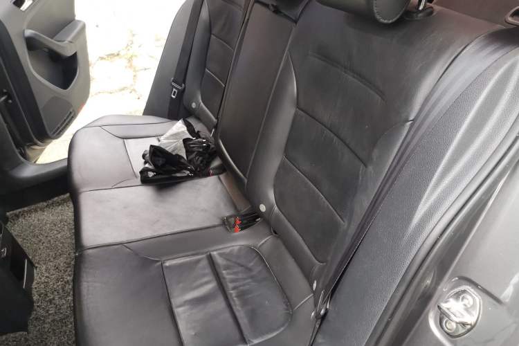 Used Volkswagen Sagitar 2014 Revised Version 1.6L Automatic Comfort Edition Left Rear Seat