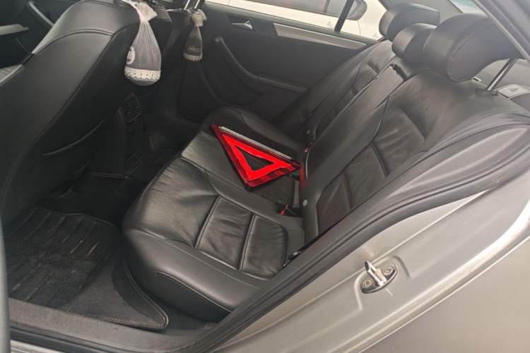 Used Volkswagen Sagitar 2014 Revised Version 1.6L Automatic Comfort Edition Left Rear Seat