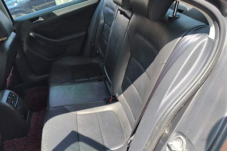 Used Volkswagen Sagitar 2014 Revised Version 1.6L Automatic Comfort Edition Left Rear Seat