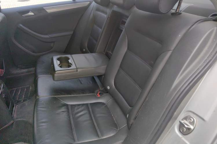 Used Volkswagen Sagitar 2014 Revised Version 1.6L Automatic Comfort Edition Left Rear Seat