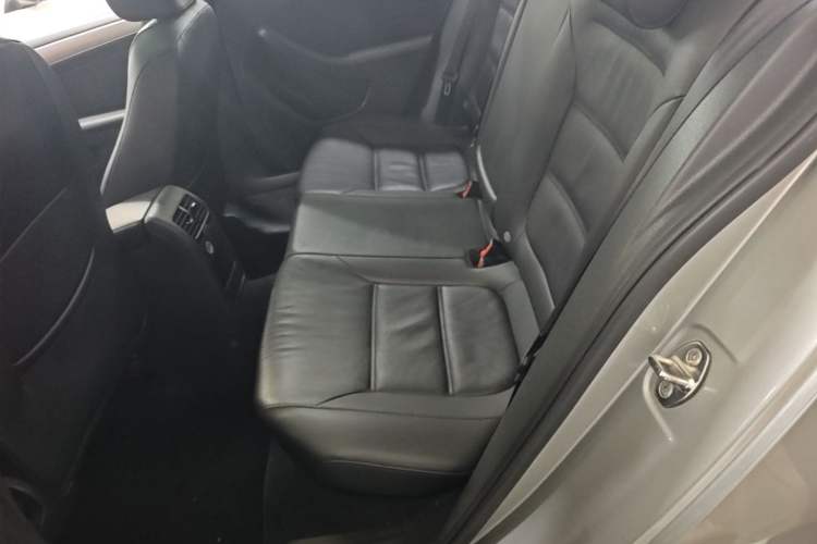 Used Volkswagen Sagitar 2014 Revised Version 1.6L Automatic Comfort Edition Left Rear Seat