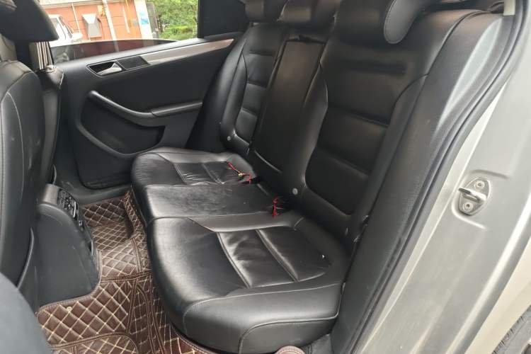 Used Volkswagen Sagitar 2014 Revised Version 1.6L Automatic Comfort Edition Left Rear Seat