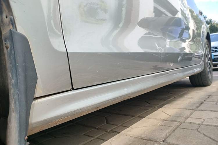 Used Volkswagen Sagitar 2014 1.4TSI BlueMotion Edition Left Side Sill