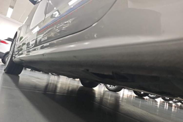 Used Volkswagen Sagitar 2014 Revised Version 1.6L Automatic Comfort Edition Left Side Sill