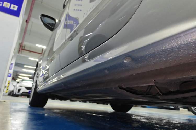 Used Volkswagen Sagitar 2014 Revised Version 1.6L Manual Comfort Edition Left Side Sill
