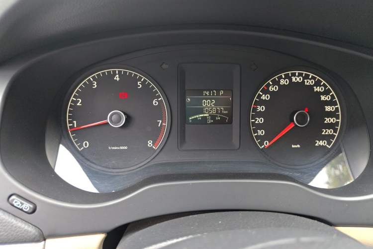 Used Volkswagen Sagitar 2014 Revised Version 1.6L Automatic Comfort Edition Odometer Close Up