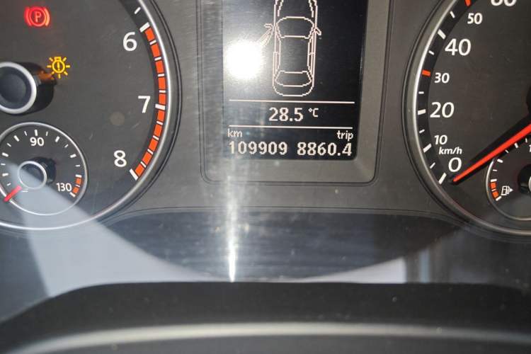 Used Volkswagen Sagitar 2014 Revised Version 1.4TSI Manual Luxury Edition Odometer Close Up