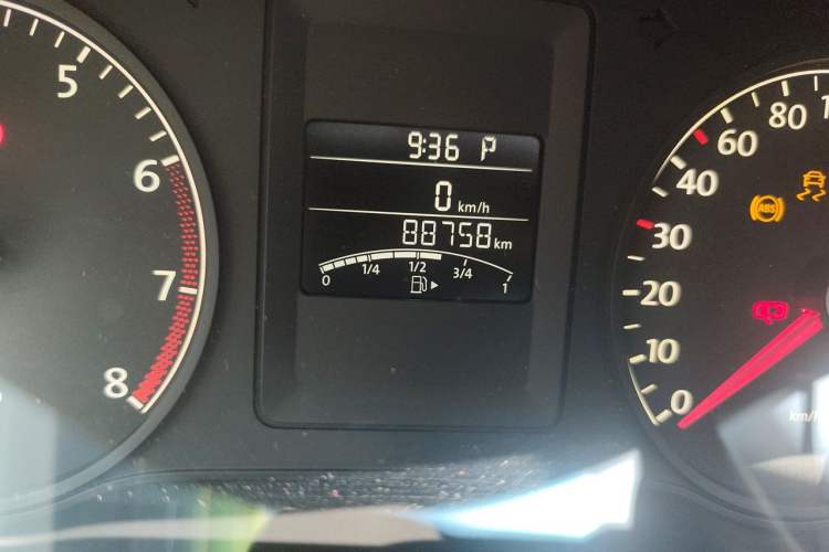 Used Volkswagen Sagitar 2014 Revised Version 1.6L Automatic Comfort Edition Odometer Close Up