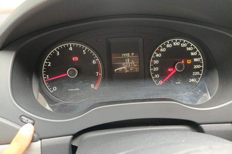Used Volkswagen Sagitar 2014 Revised Version 1.6L Automatic Comfort Edition Odometer Close Up