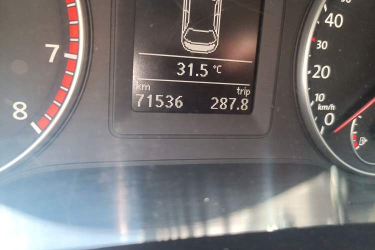 Used Volkswagen Sagitar 2014 1.4TSI Automatic Luxury Model Odometer Close Up