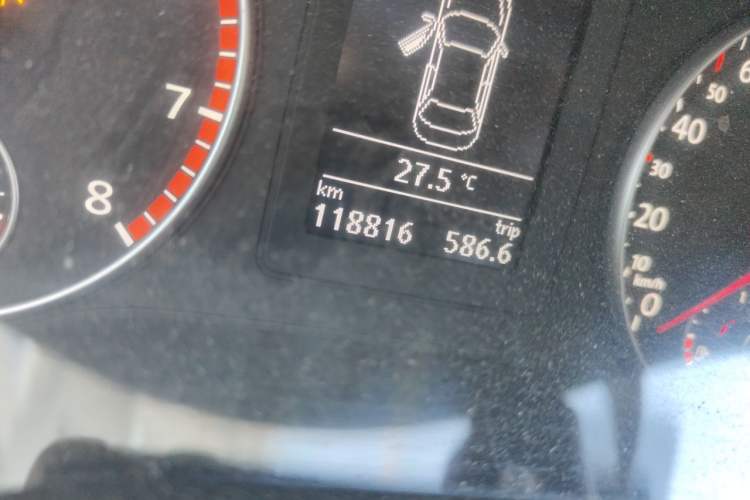 Used Volkswagen Sagitar 2014 1.4TSI Manual Luxury Model Odometer Close Up
