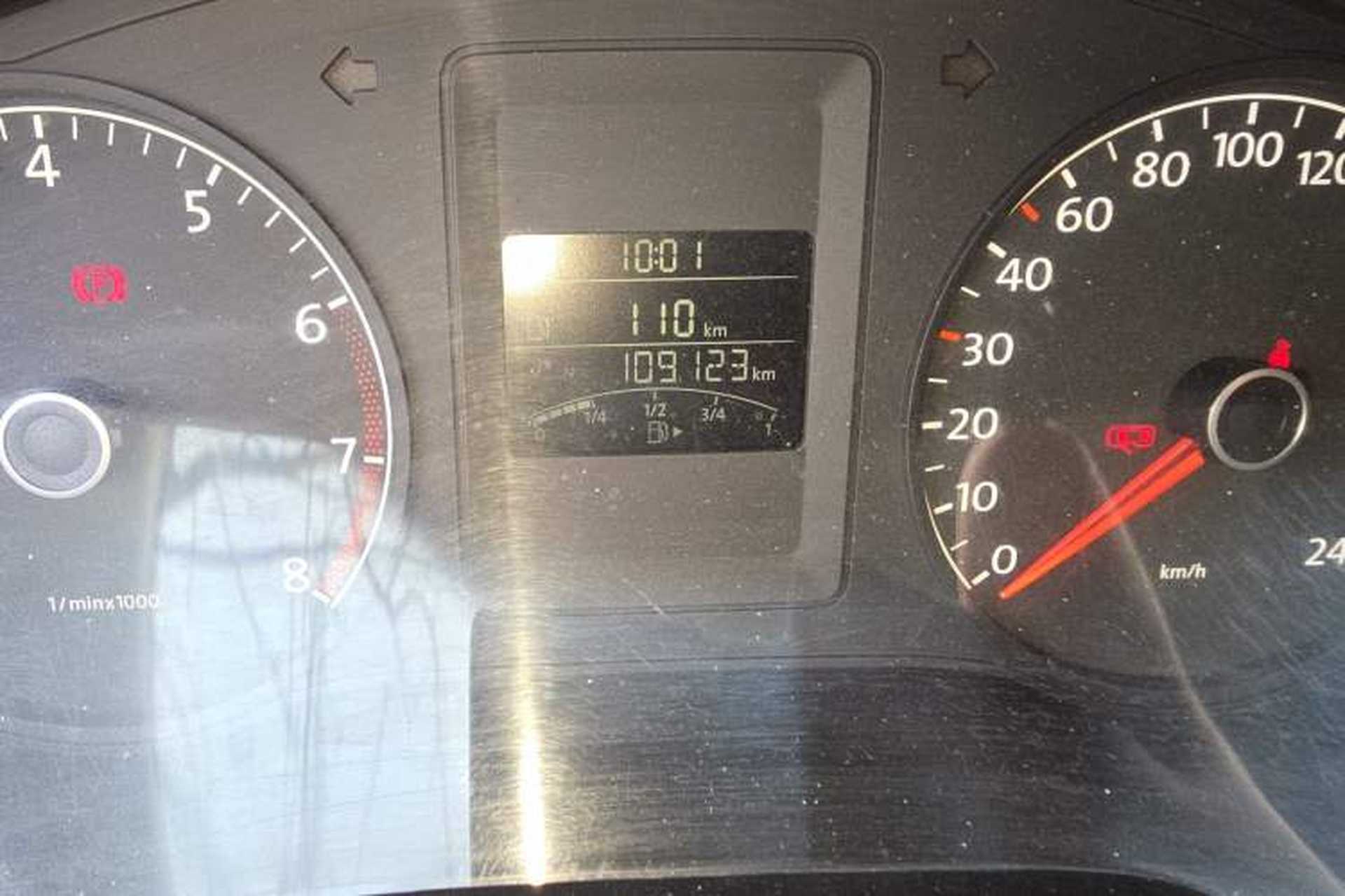 Used Volkswagen Sagitar 2014 1.6L Manual Comfort Model Odometer Close Up