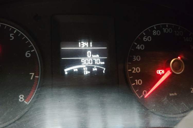 Used Volkswagen Sagitar 2014 1.6L Manual Comfort Model Odometer Close Up