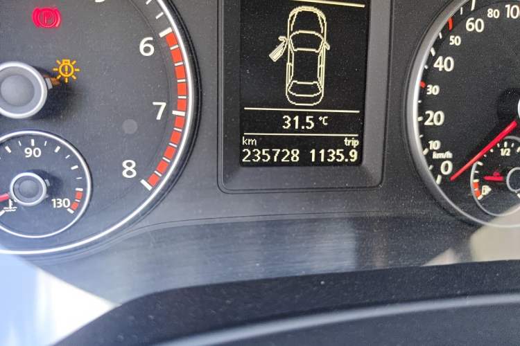 Used Volkswagen Sagitar 2014 Revised Version 1.4TSI Manual Luxury Edition Odometer Close Up