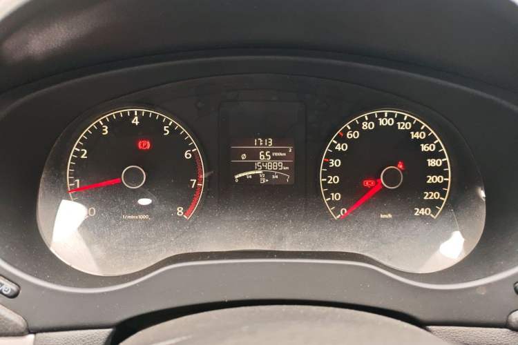 Used Volkswagen Sagitar 2014 Revised Version 1.6L Manual Comfort Edition Odometer Close Up