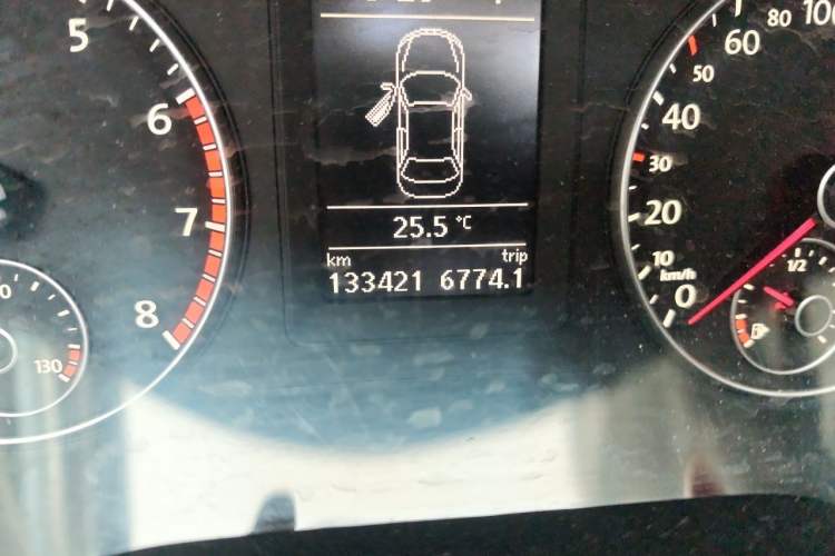 Used Volkswagen Sagitar 2014 Revised Version 1.4TSI Automatic Luxury Edition Odometer Close Up