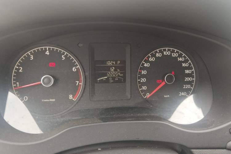 Used Volkswagen Sagitar 2014 Revised Version 1.6L Automatic Fashionable Style Odometer Close Up